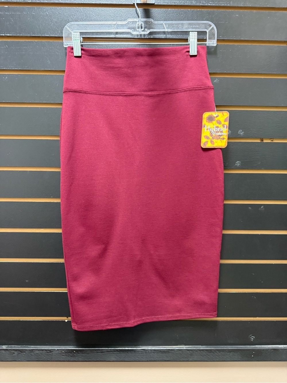 NWT Hybrid & Company Burgundy Pencil Skirt Pull On Stretch Midi Skirt Medium